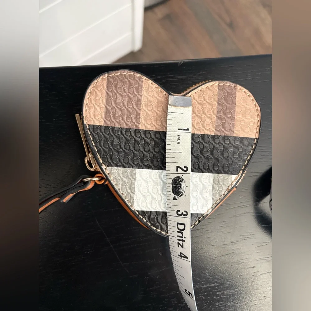 WRISTLET COIN PURSE | Heart-Shaped Plaid Pattern